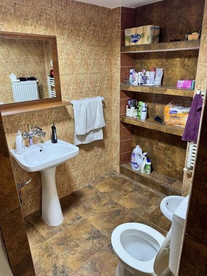 Casă cu 3 camere semidecomandat în Cordun