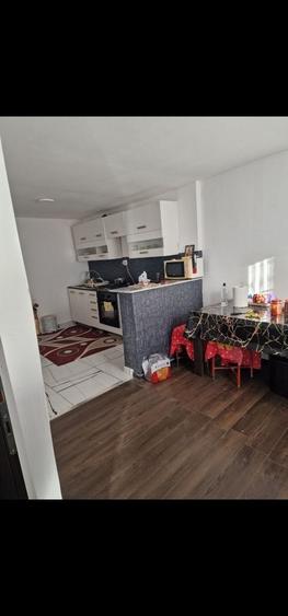Casă cu 3 camere în Scorțaru Nou