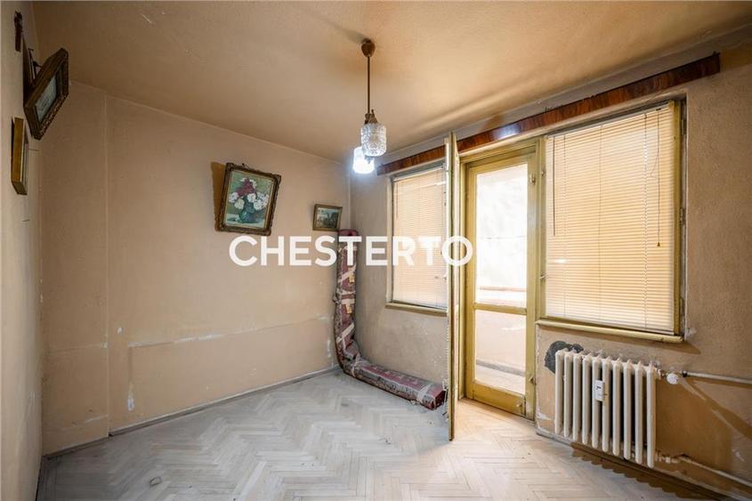 Apartament cu 3 camere semidecomandat în Gara de Nord