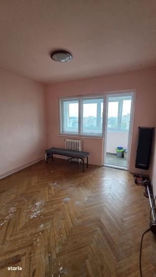 Apartament cu 4 camere decomandat în Micro 15