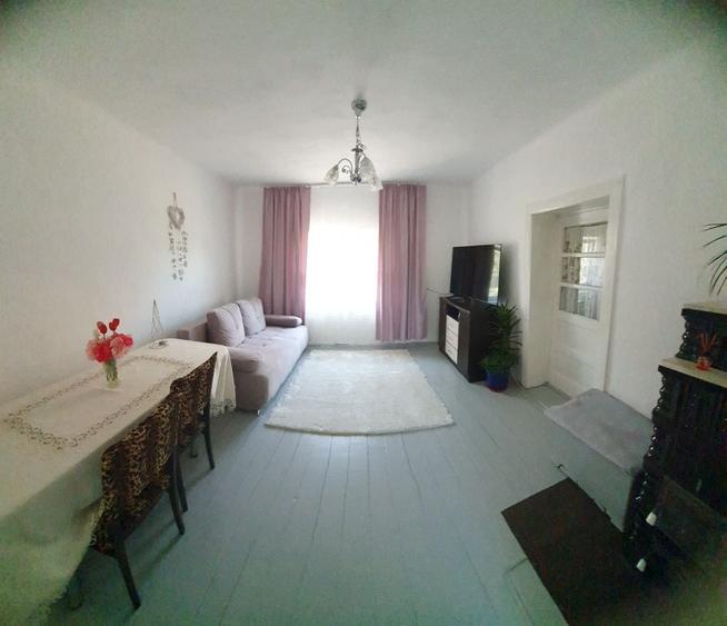 Casă cu 3 camere în Terebești
