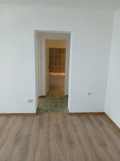Apartament cu 3 camere semidecomandat în Tipografilor