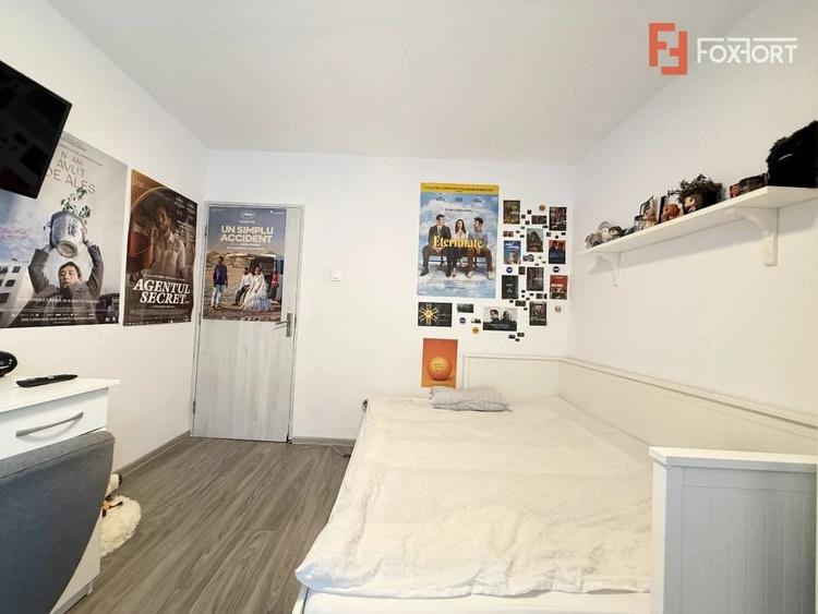 Apartament cu 3 camere semidecomandat în Lipovei