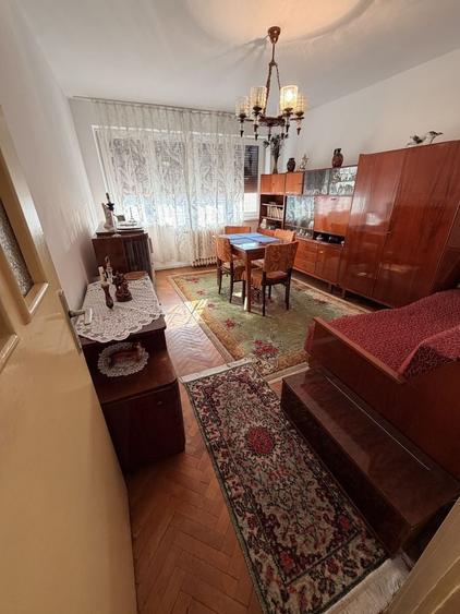 Apartament cu 3 camere decomandat în Ultracentral