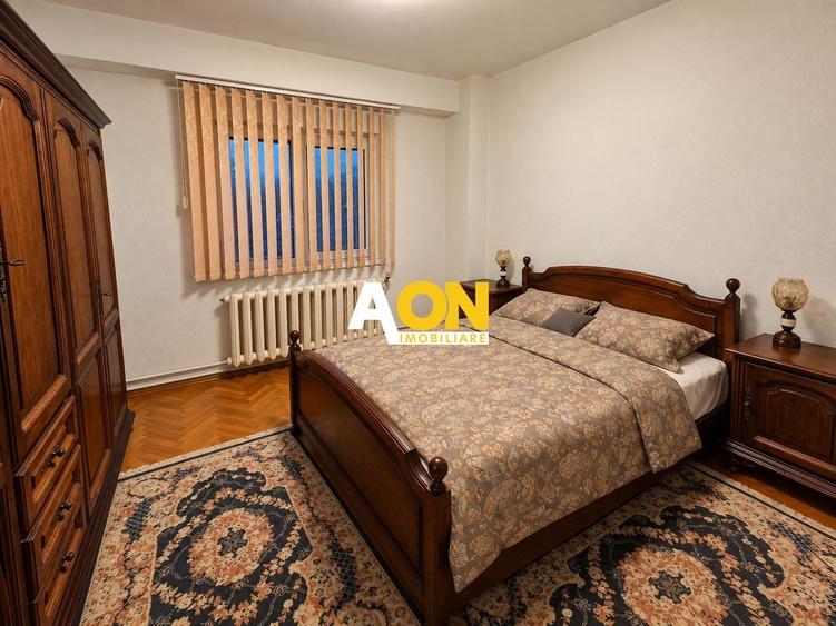 Apartament cu 4 camere decomandat în Central