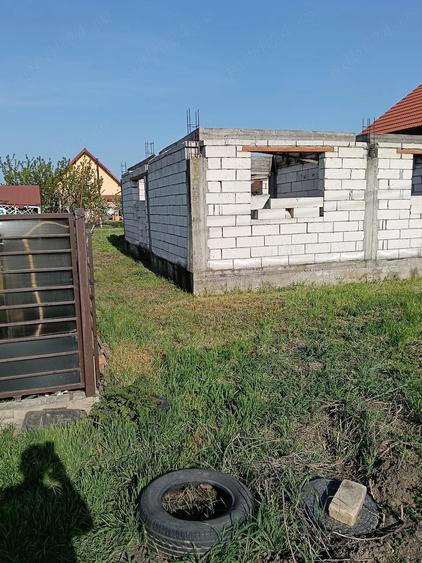 teren cu casa de vanzare - 1