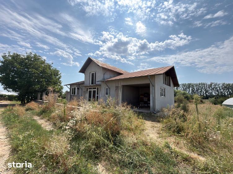 Casă cu 5 camere cu Teren 1322 Mp în Băleni