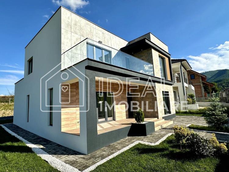 Casă individuală cu 4 camere cu Canalizare în Sadu