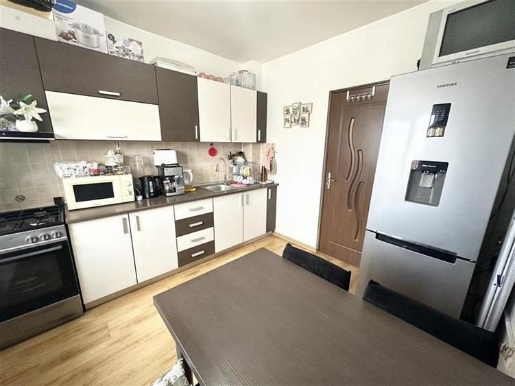 Apartament cu 3 camere semidecomandat, mobilat în Inel I