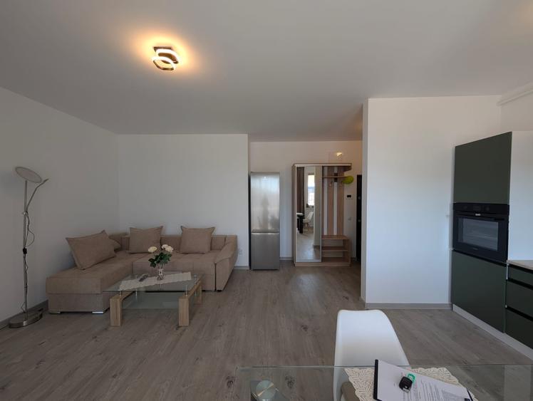 Apartament cu 2 camere semidecomandat în Florești