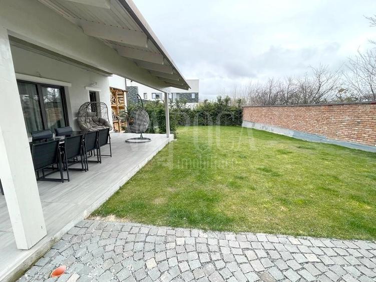 Casă individuală cu 5 camere cu Canalizare în Făget