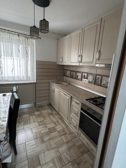 Apartament cu 3 camere în Cetate