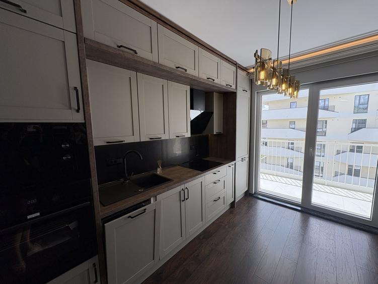 Apartament cu 3 camere semidecomandat, mobilat în Florești