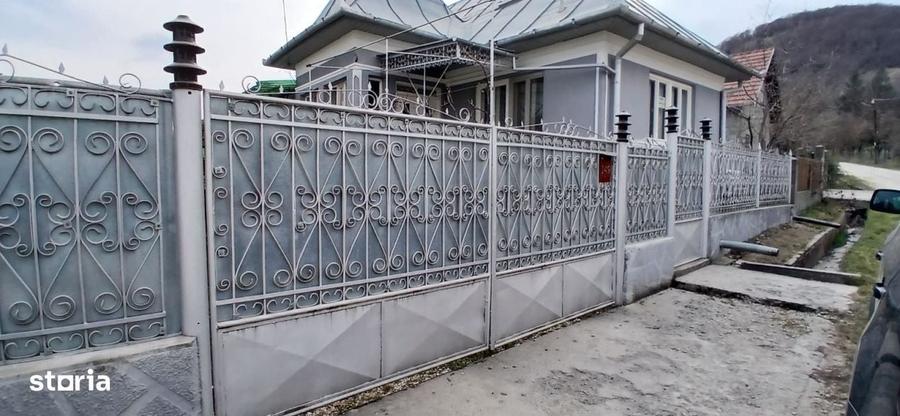 Casă cu 3 camere în Bădeni