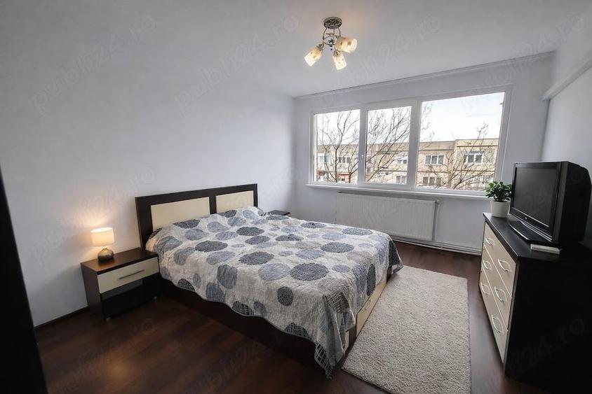 Apartament cu 3 camere semidecomandat în Micro 16