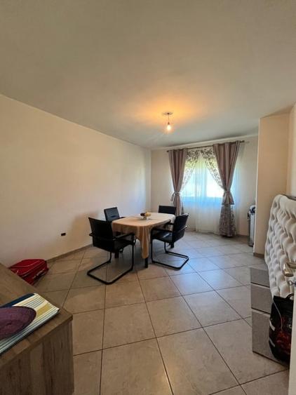 Casă individuală cu 7 camere cu Teren 1000 Mp în Clit