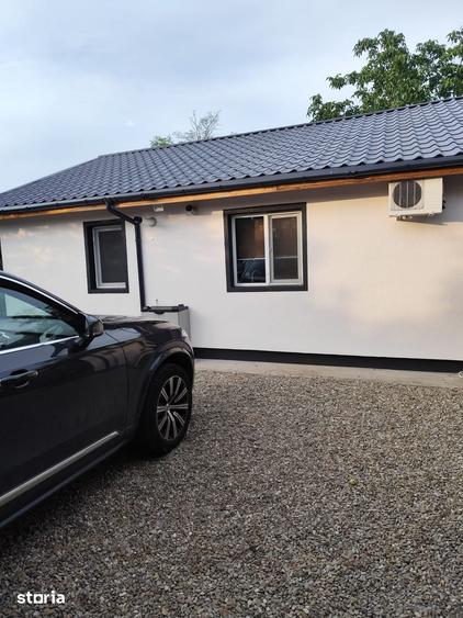 Casă cu 5 camere cu Teren 1468 Mp în Meri