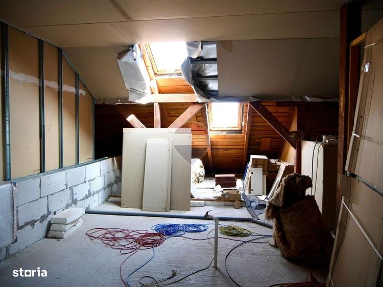 Apartament cu 4 camere decomandat în Cetate