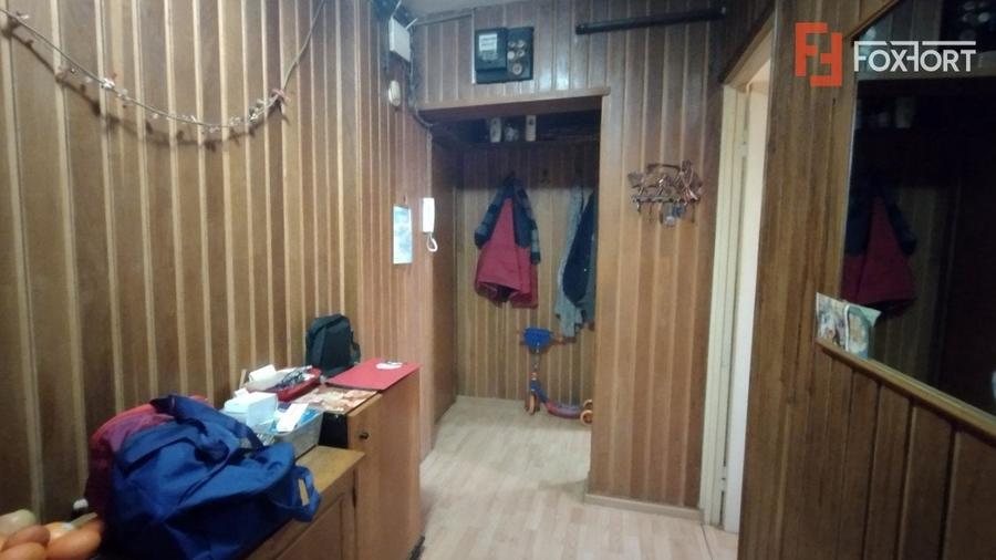 Apartament cu 4 camere semidecomandat, mobilat în Dacia