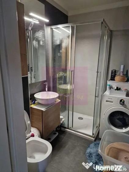 Apartament cu 3 camere semidecomandat în 1 Mai
