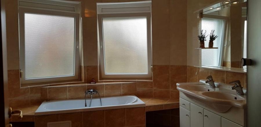 Casă cu 6 camere cu Teren 329 Mp în Trei Stejari