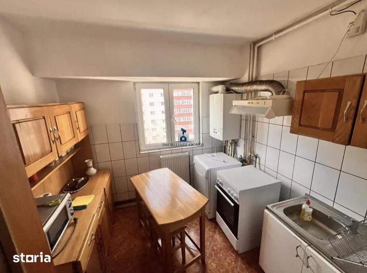 Apartament cu 4 camere semidecomandat în Berceni