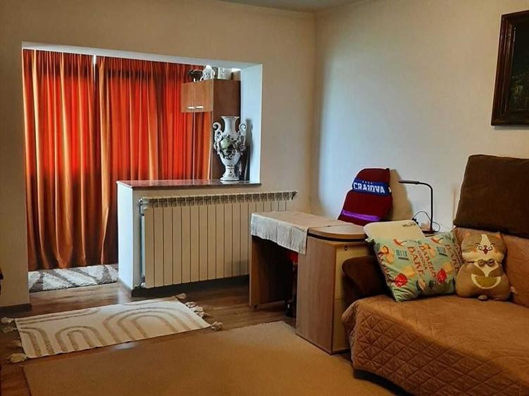 Apartament cu 2 camere decomandat în Craiovița Nouă