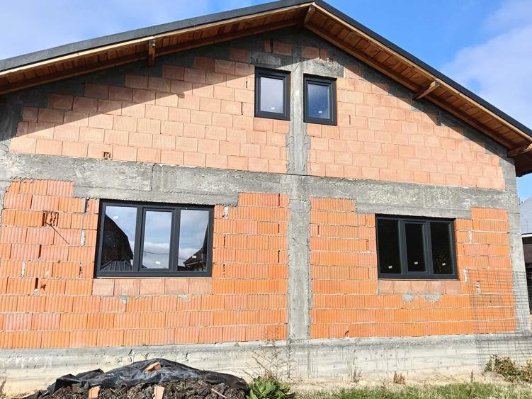Casă cu 3 camere în Central