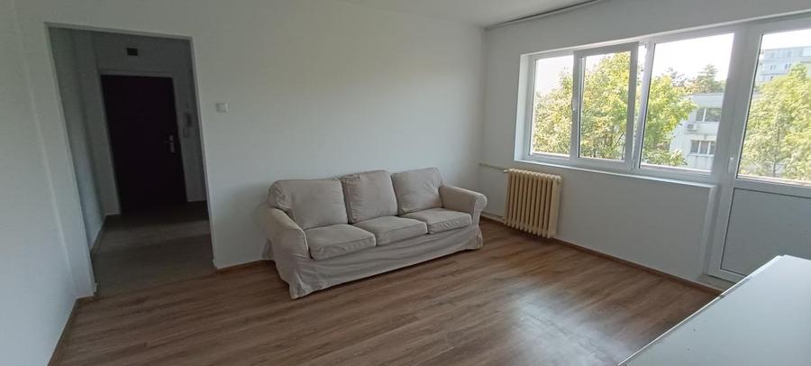 Apartament cu 3 camere semidecomandat, mobilat în Nord