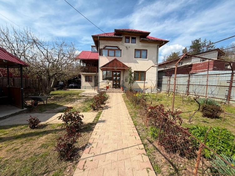 Casă individuală cu 5 camere cu Teren 3568 Mp în Budieni