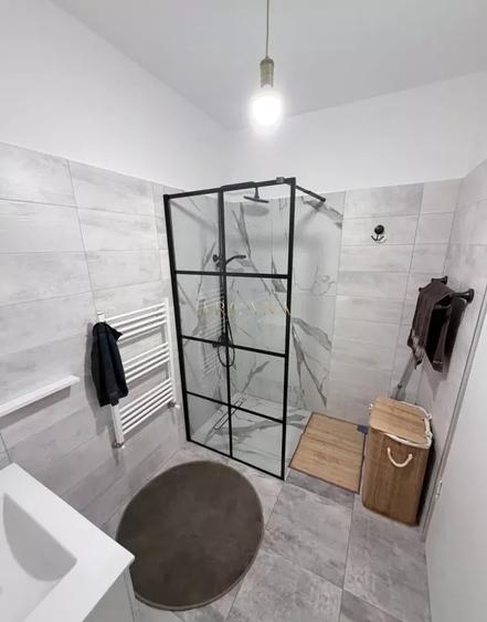 Apartament cu 2 camere semidecomandat, mobilat în Sopor