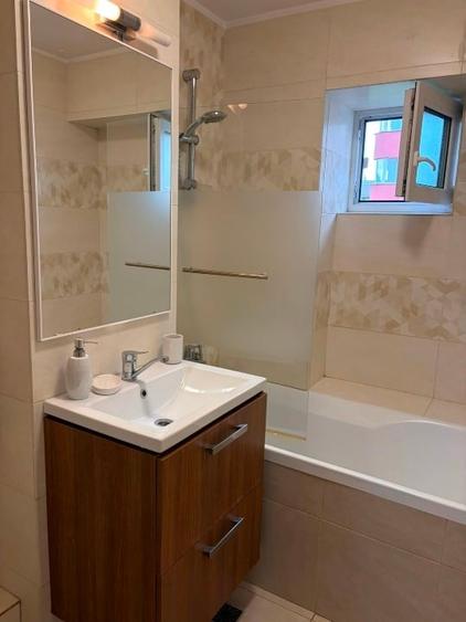 Apartament cu 3 camere decomandat în 13 Septembrie