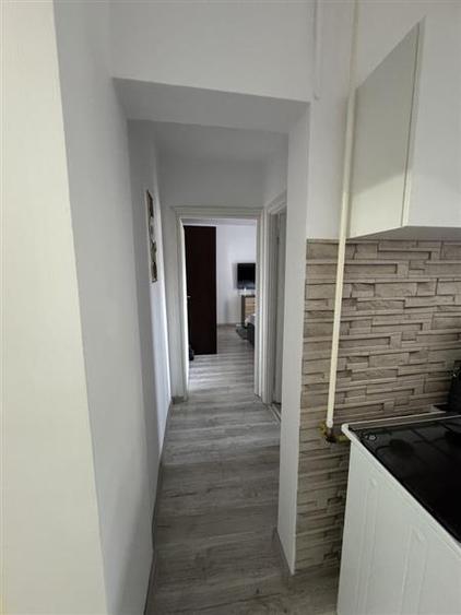 Apartament cu 2 camere semidecomandat, mobilat în Vlahuță