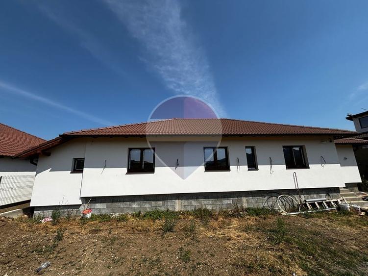 Casă individuală cu 4 camere cu Teren 500 Mp în Șard