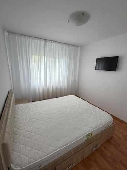 Apartament cu 3 camere decomandat în Eremia
