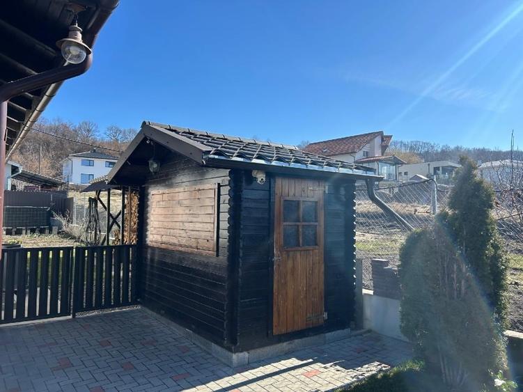 Casă individuală cu 4 camere cu Garaj în Popești