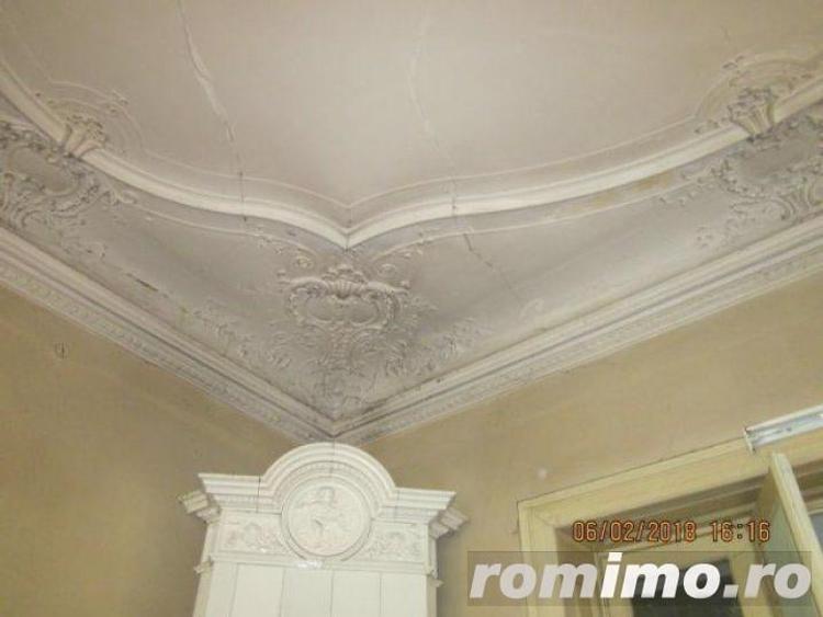 Casă cu 14 camere cu Teren 550 Mp în Romană