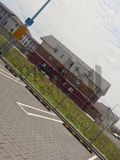 Apartament cu 3 camere semidecomandat în Moșnița Nouă