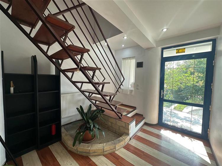 Casă cu 4 camere cu Teren 1000 Mp în Bârnova