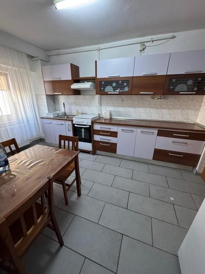 Apartament cu 3 camere decomandat în Inel II
