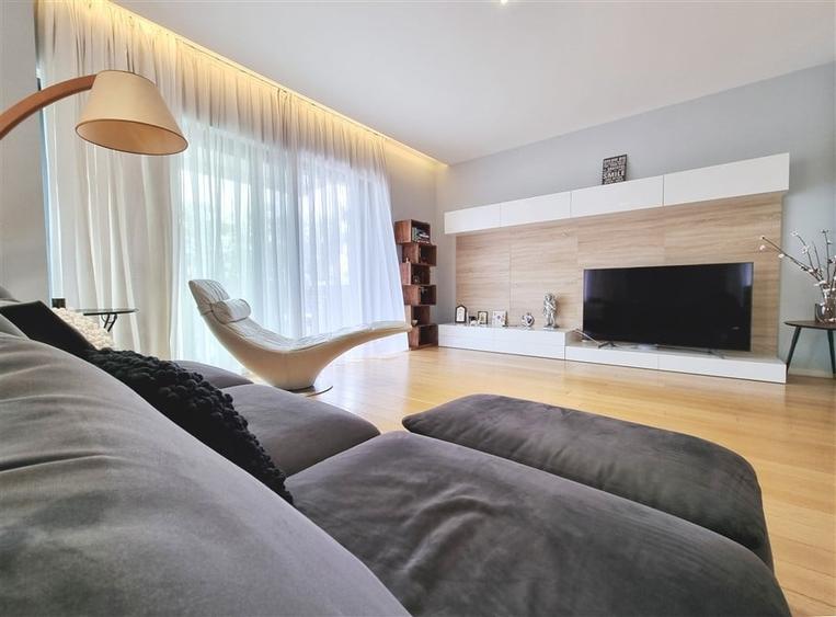 Apartament cu 4 camere decomandat în Herăstrău