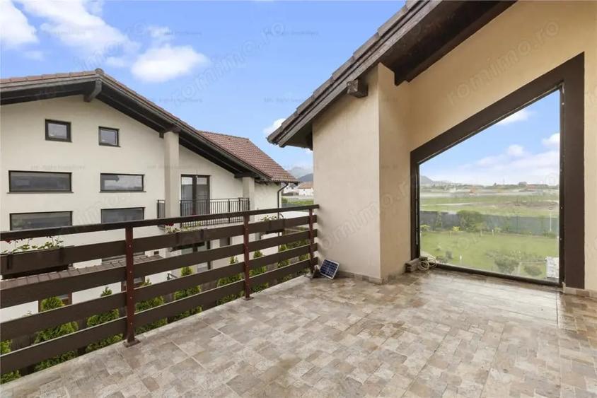 Casă cu 5 camere cu Teren 1644 Mp în Sânpetru