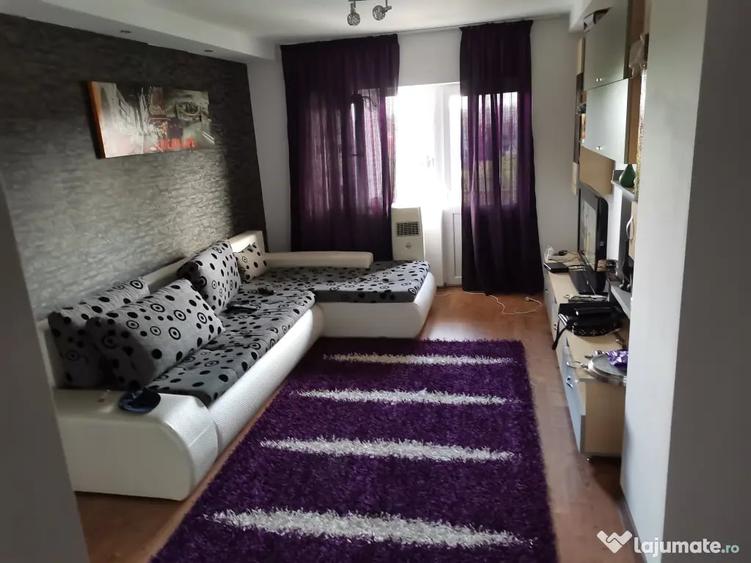 Apartament cu 3 camere decomandat în Șimian