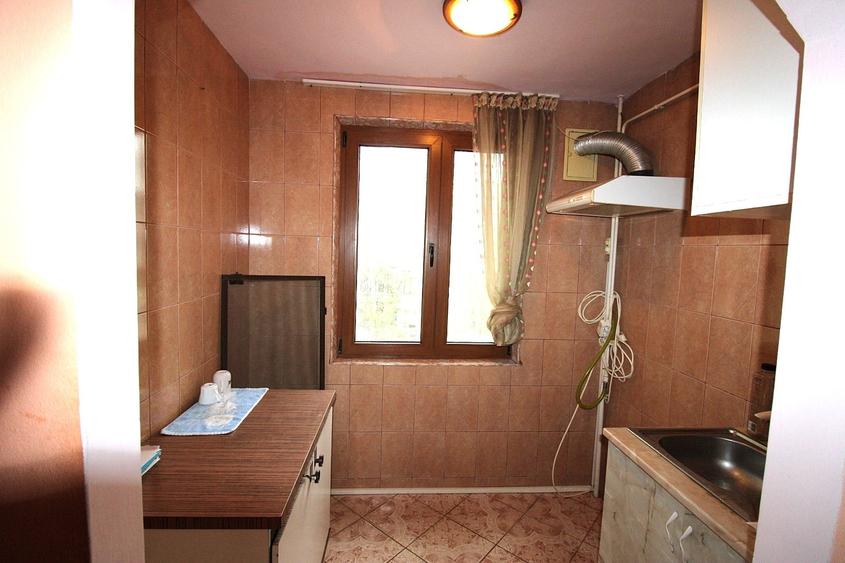 Apartament cu 3 camere semidecomandat în Micro 19