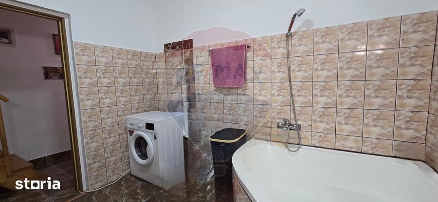 Casă cu 6 camere cu Teren 700 Mp în Central