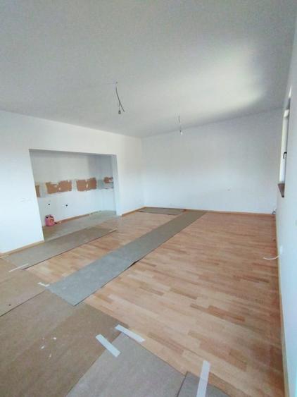 Casă individuală cu 5 camere cu Garaj în Ciofliceni
