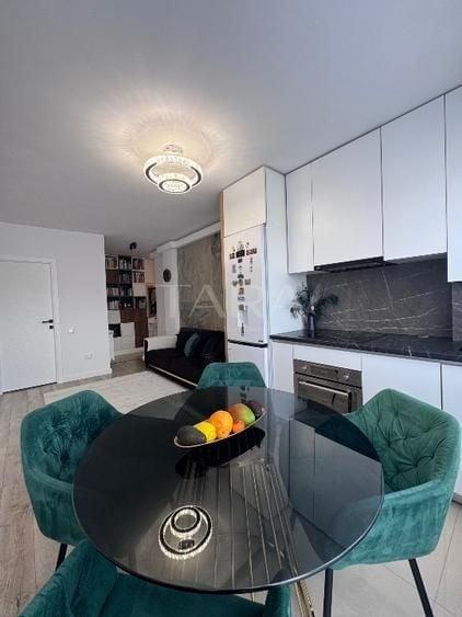 Apartament cu 3 camere semidecomandat, mobilat în Dâmbul Rotund