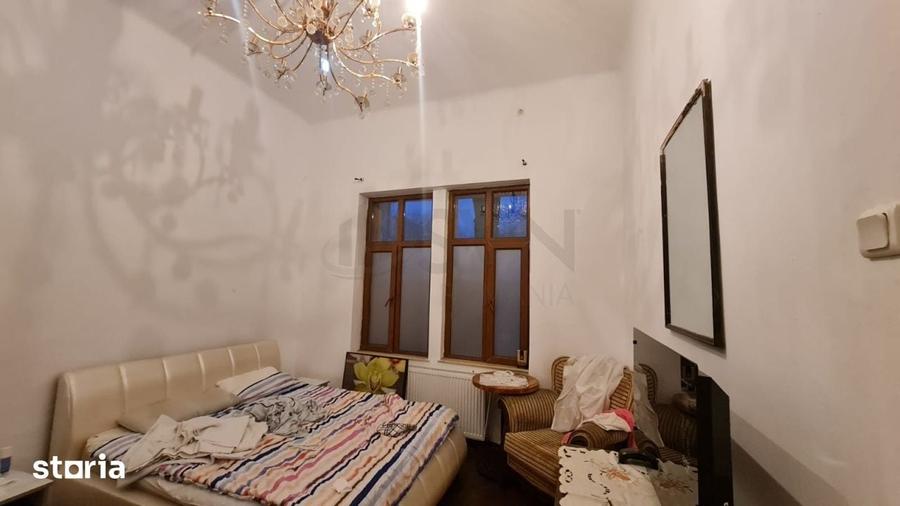Casă cu 5 camere cu Teren 226 Mp în Victoriei