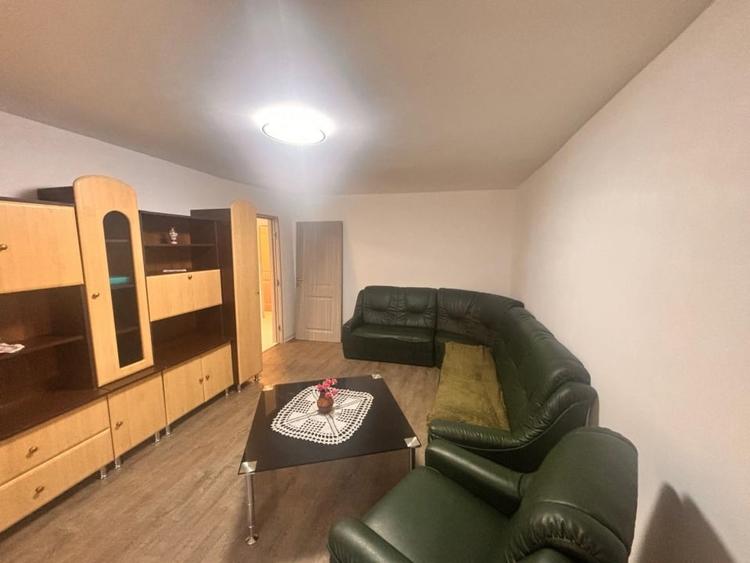 Apartament cu 3 camere decomandat, mobilat în Central