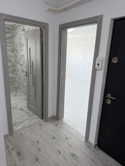 Apartament cu 3 camere decomandat în Micro 14